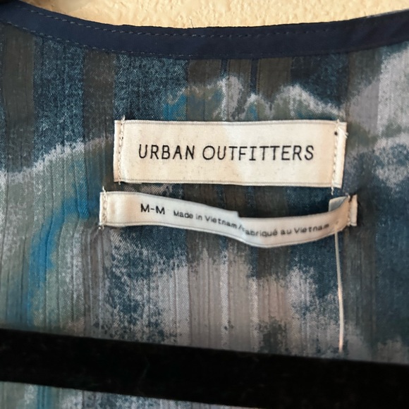 Urban Outfitters tie front top - Picture 3 of 3